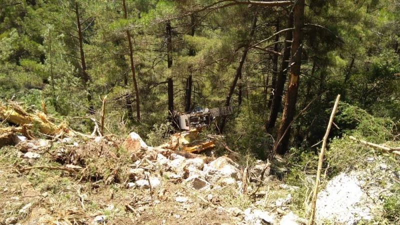 Kullandığı iş makinasını kurtarmak isterken canından oldu
