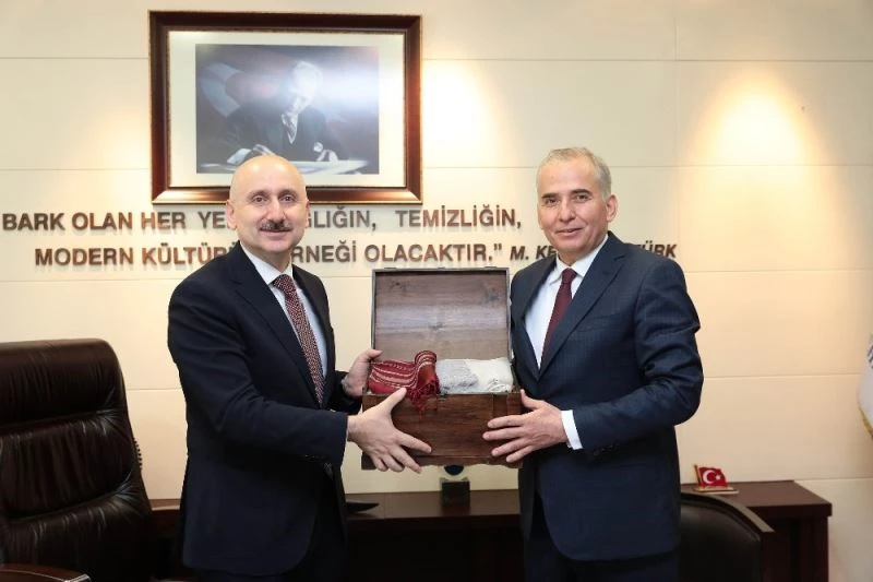 Bakan Karaismailoğlu: “Aydın-Denizli Otoyolu ülkemizi de ilgilendiriyor”

