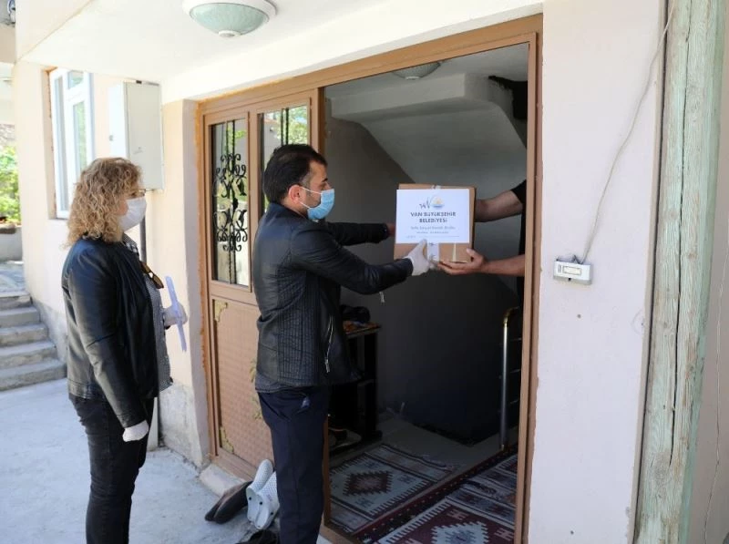 Van Büyükşehir Belediyesi sosyal yardımlarla 30 bin aileye ulaştı
