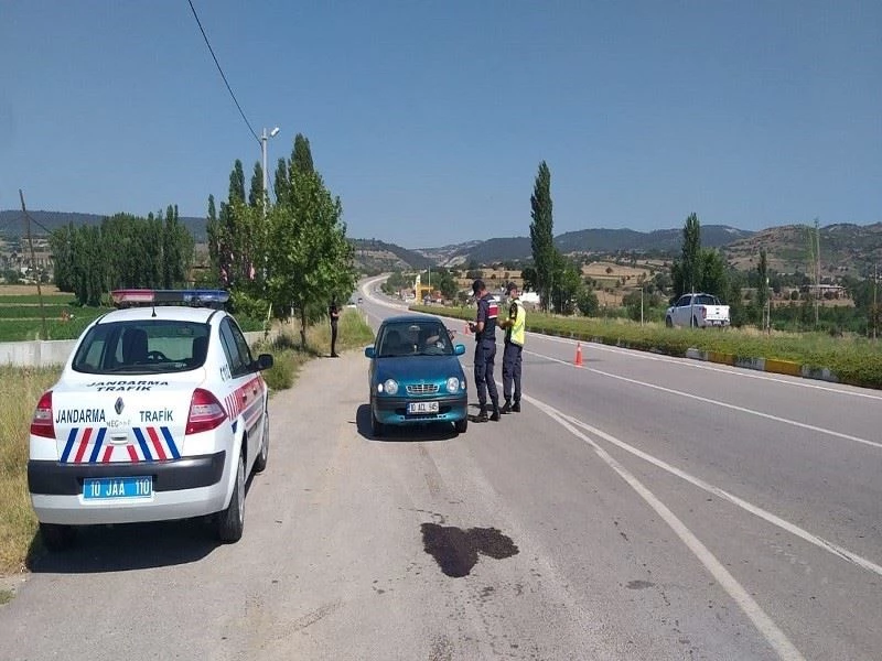 Jandarma aranan 349 kişiyi yakaladı
