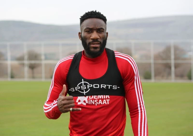 Sivasspor’un en istikrarlısı Aaron Appindangoye

