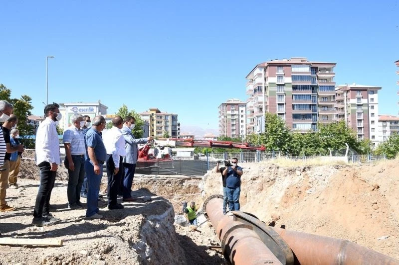 Kuyuönü HES Projesinde enerji üretecek paneller takıldı
