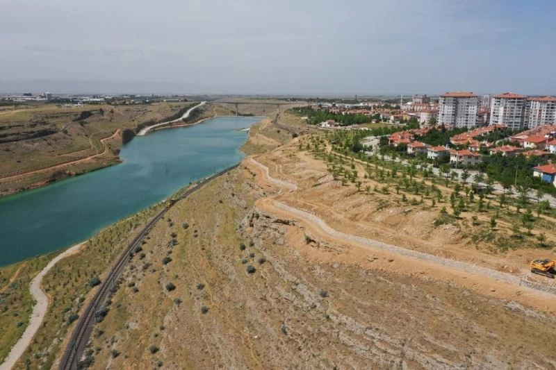 Yeşilyurt Belediyesi, millet bahçesindeki çalışmaları yoğunlaştırdı
