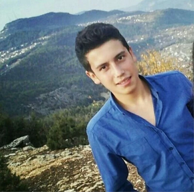 Deney yaparken sol parmağını tamamı koptu
