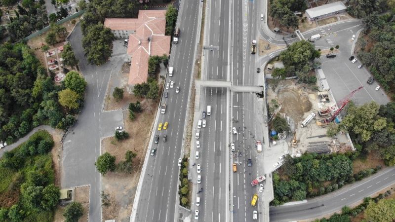 Çökme sonrası kapanan yolda kilometrelerce uzunlukta trafik oluştu
