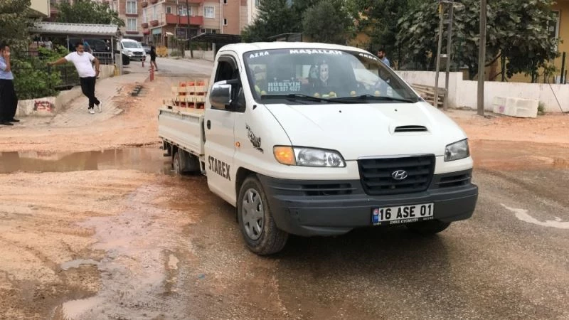 Çaresiz gözlerle aracını böyle seyretti
