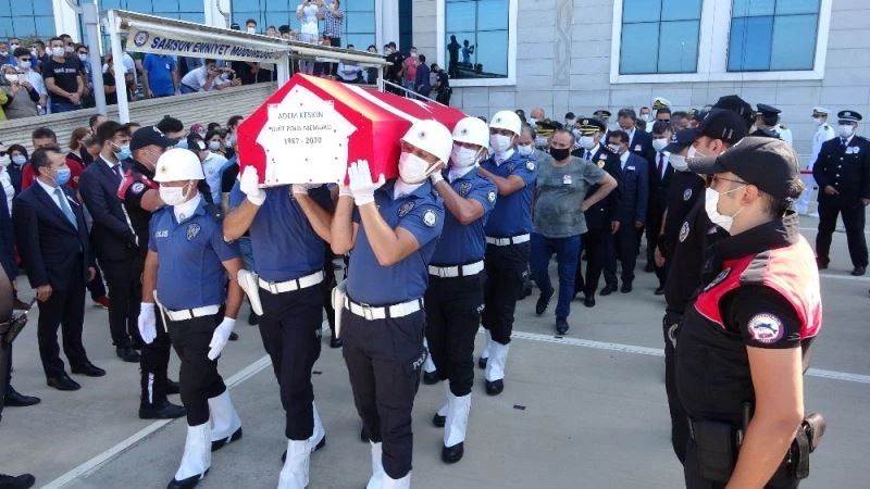 Kaçan aracı kovalarken kazada şehit olan polis için tören düzenlendi
