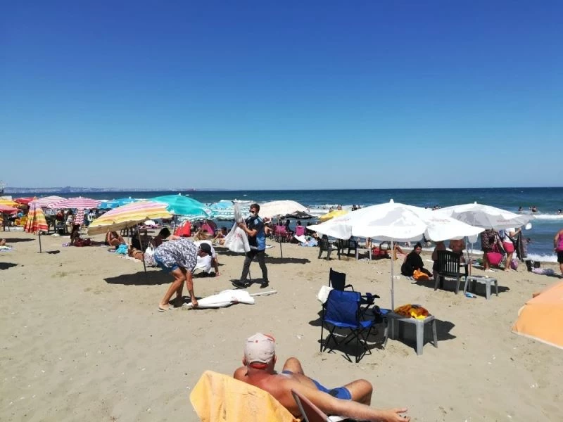 Zabıta ekipleri plaj fırsatçılarına göz açtırmıyor
