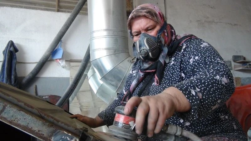 Sanayinin Meryem teyzesi erkeklere taş çıkartıyor
