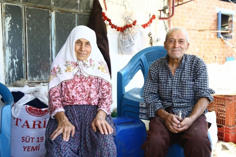 Karacaörenli yaşlı çift, Başkan Çerçioğlu’na teşekkür etti
