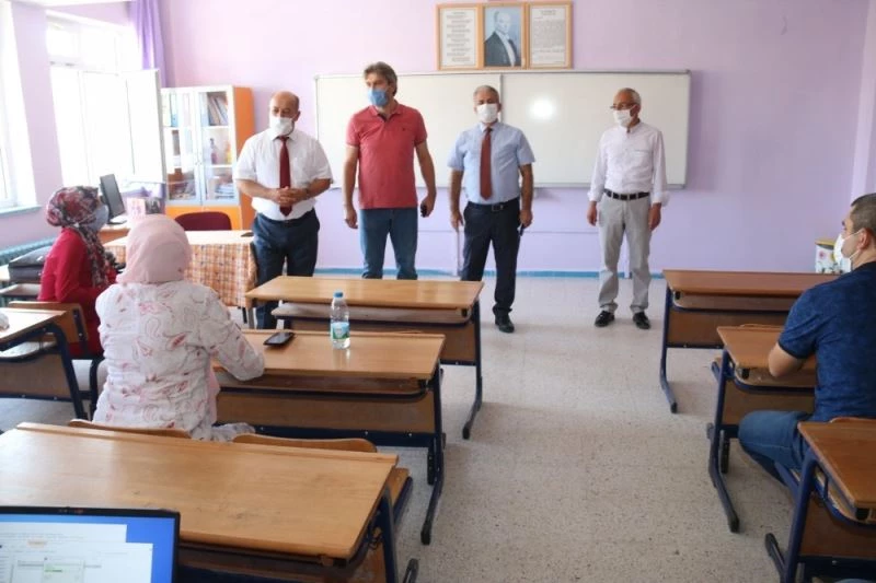 Müdür Başyiğit: “Öğretmenlere pandemi kurallarını hatırlattı”
