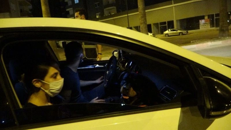 Huzur uygulamasından kaçıp polis motosikletine çarptı
