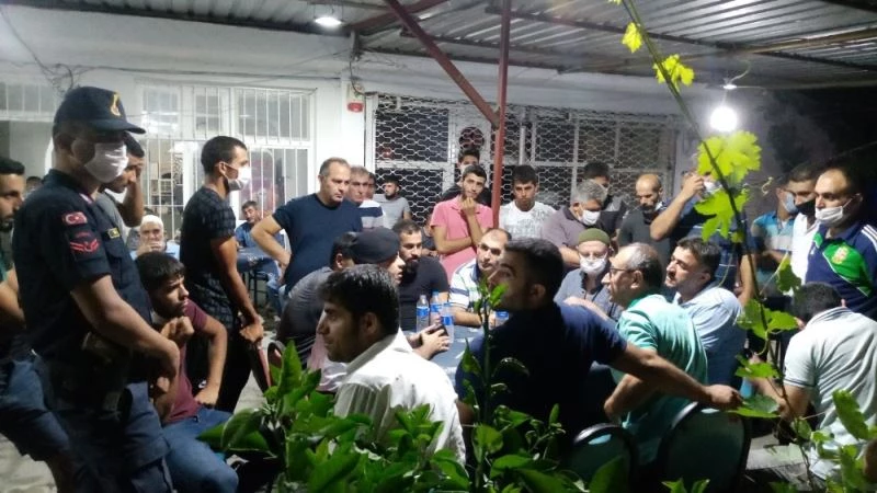 Kazadan sonra yolu trafiğe kapatan köylüler, aydınlatma ve EDS istedi
