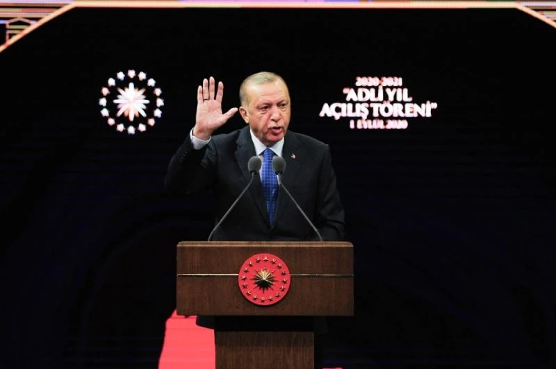 Cumhurbaşkanı Erdoğan: “Kimi baroların terör örgütlerinin arka bahçesine dönüşmesi çok acı”
