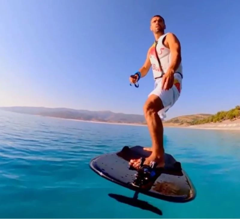 Kenan Sofuoğlu’ndan Salda’da fliteboard şov
