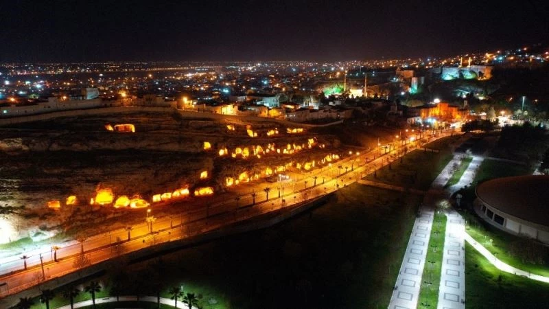 Şanlıurfa’da tarihi simgeleyen alanlarda aydınlatma çalışması
