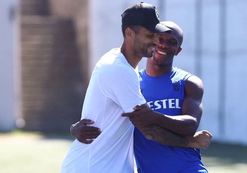 Manuel da Costa takım arkadaşlarıyla vedalaştı
