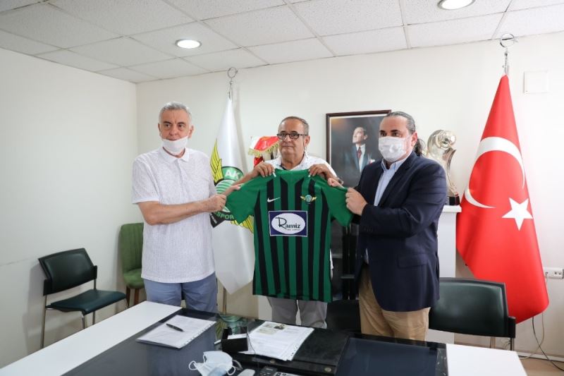 Akhisarspor forma reklamı için sponsorluk anlaşması imzaladı
