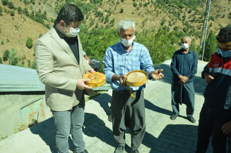 Kaymakam Uçar, Korucak Balını tattı
