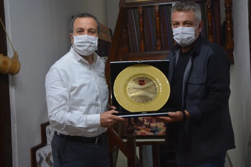 Isparta Emrespor’dan Milletvekili Gökgöz’e plaket
