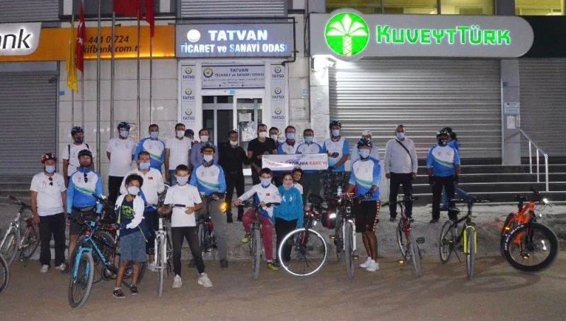 Van Gölü için pedal çeviren aktivistler Tatvan’da
