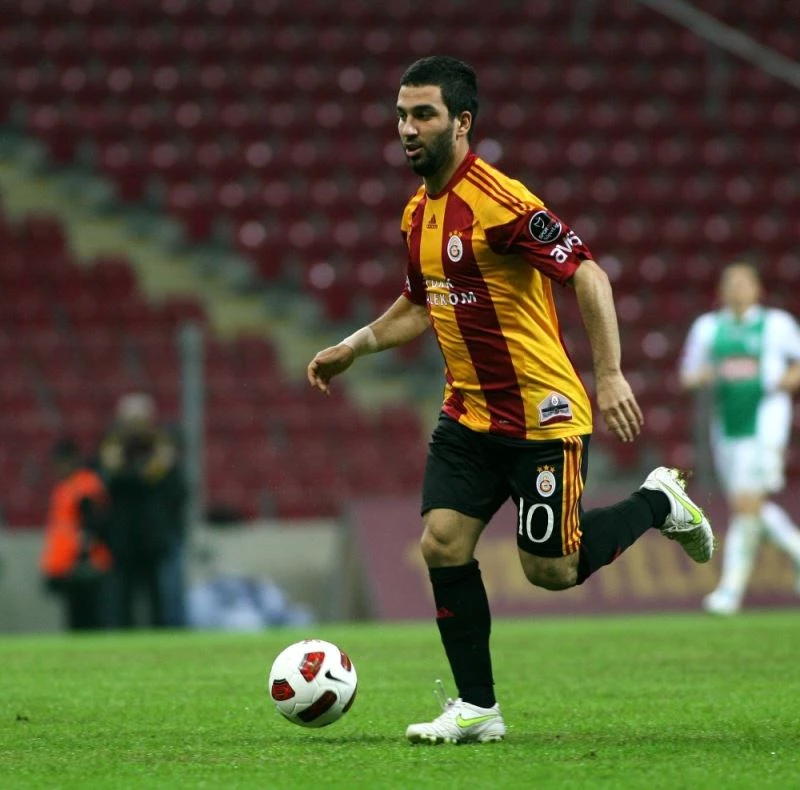 Arda Turan 3 bin 403 gün sonra Galatasaray formasıyla

