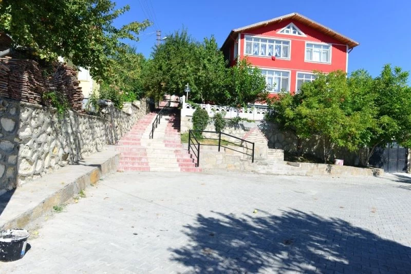 Kastamonu’da işlevini yitiren kaldırımlar yenileniyor
