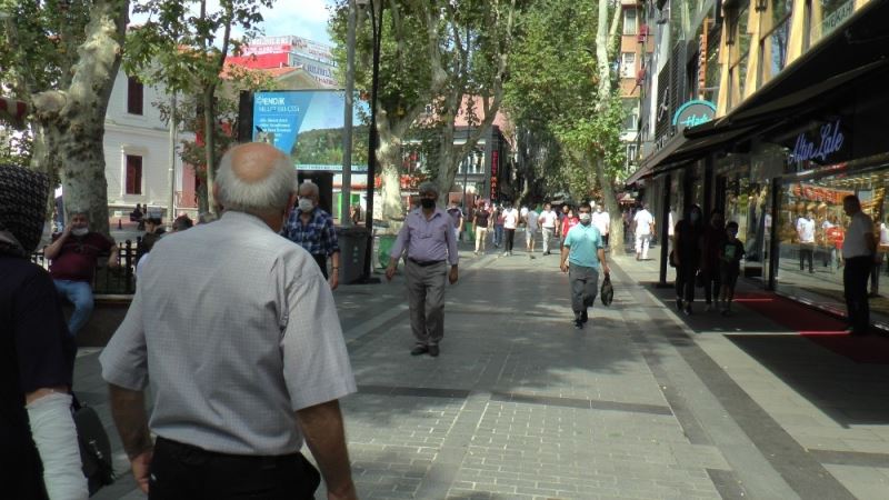 (Özel) Açık alanda maske takmayan vatandaştan şaşırtan savunma: “Bende kalp var sıkıntı veriyor”
