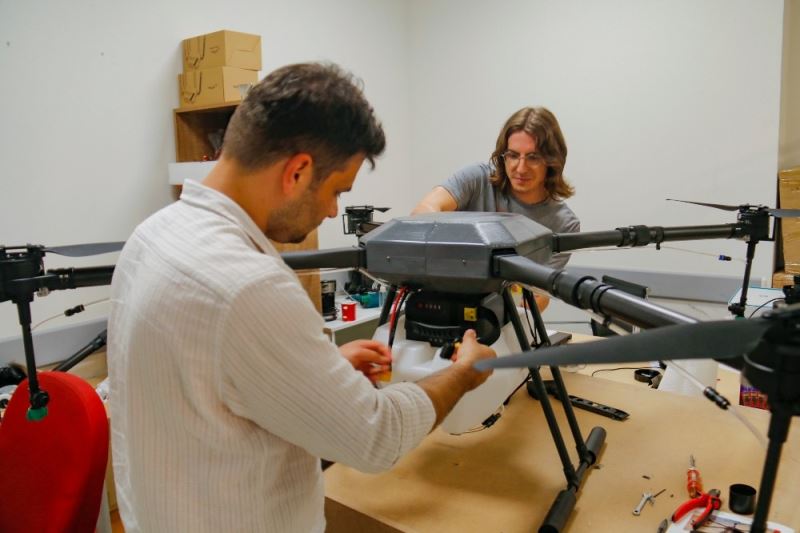 (Özel) Rize’deki zorlukları gören mühendis yerli tarımsal drone tasarladı
