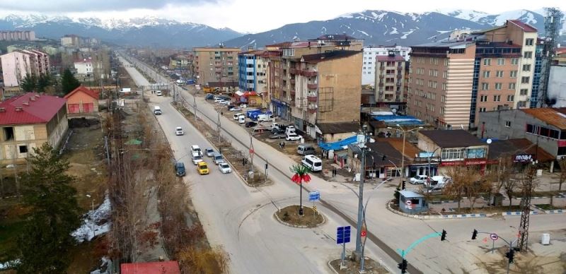 Yüksekova’nın bu caddelerinde sigara içmek maksadıyla maske indirmek artık yasak
