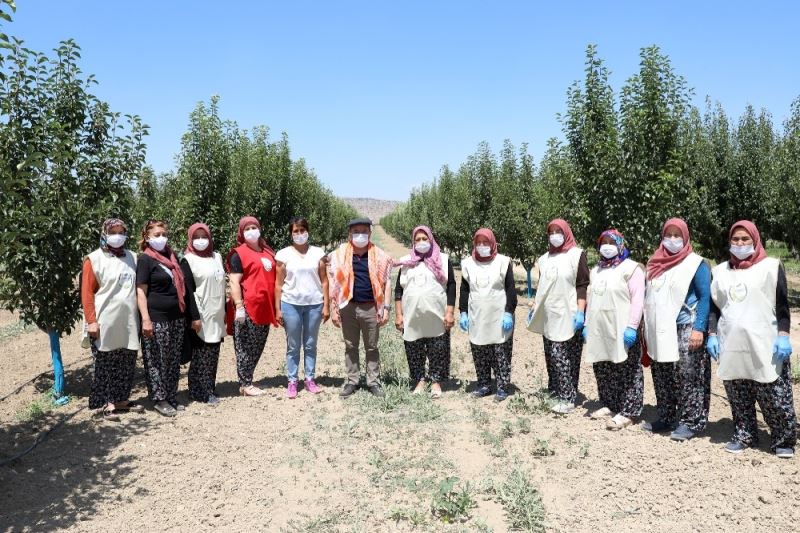 KORKOOP kadınları ürettikleriyle aile bütçelerine katkı sağlıyor
