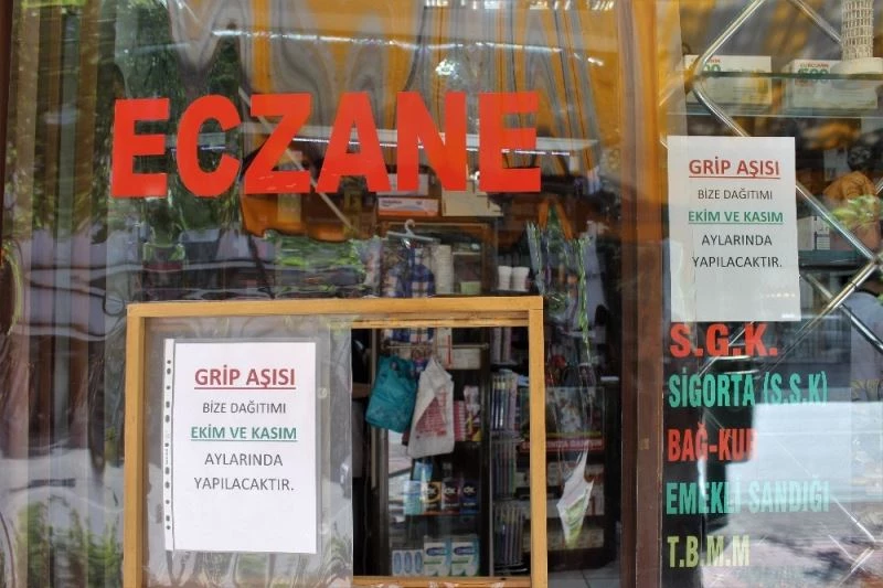 Grip aşısı vurulmak isteyenler aylar öncesinden sıraya girdi
