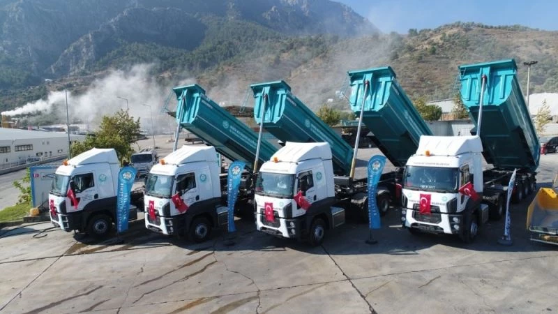 Manisa Büyükşehir Belediyesinin yol filosu güçlendirildi
