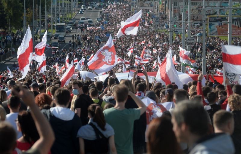 Belarus’taki protestolarda gözaltı sayısı 400’ü aştı
