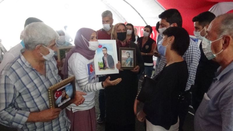 CHP heyeti önce HDP’yi sonra evlat nöbetindeki anneleri ziyaret etti, aileler duruma tepki gösterdi
