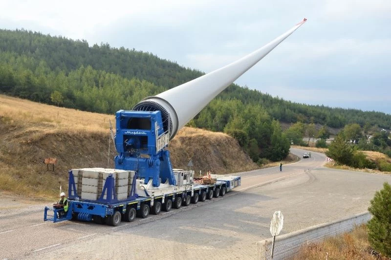 65 metre uzunluğunda 18 ton ağırlığında, böyle taşındı

