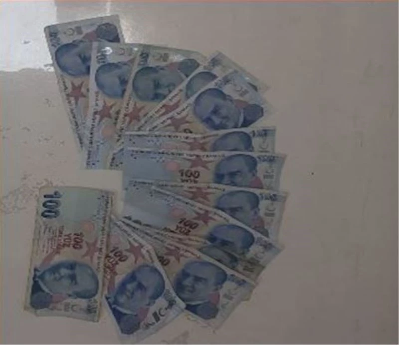 Denizli’de polisleri dinleyen şahıslardan 2 adet telsiz ele geçirildi
