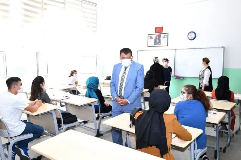 Gürkan, üniversite adaylarıyla buluştu
