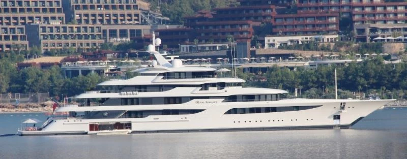 Dev yat marinaya sığmadı
