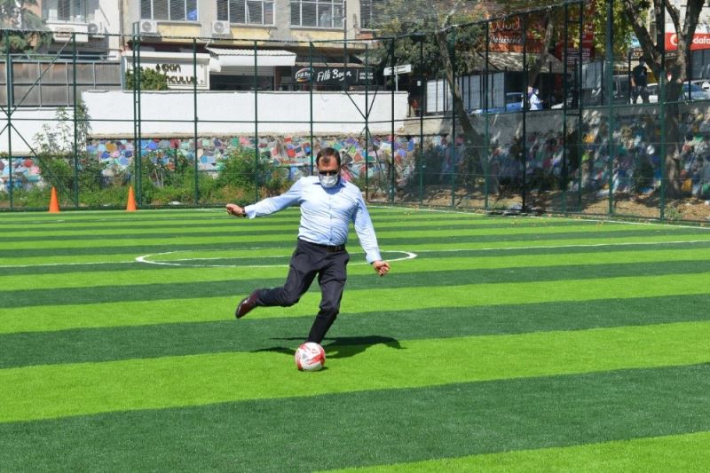 Başkan’dan gençlere çağrı: “Mahalle takımınızı kurun, baklavalar benden”
