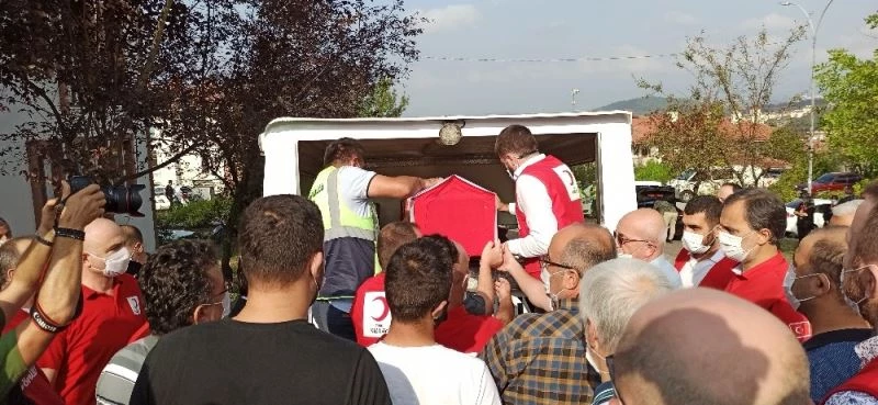 Kızılay şehidinin annesinden yürek parçalayan ağıt
