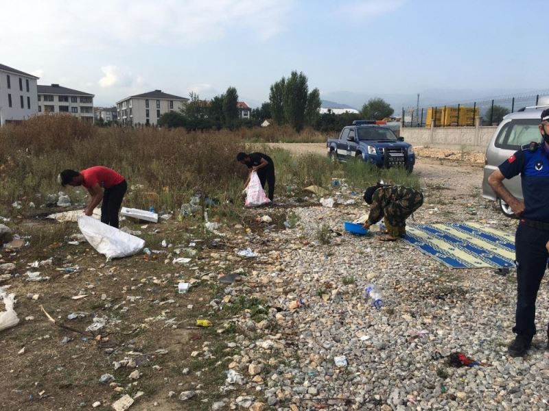 Lüks araçlı dilencilere mıntıka temizliği yaptırıldı
