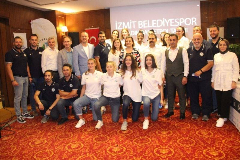 İzmit Belediyespor 11 yeni transferine imza attırdı
