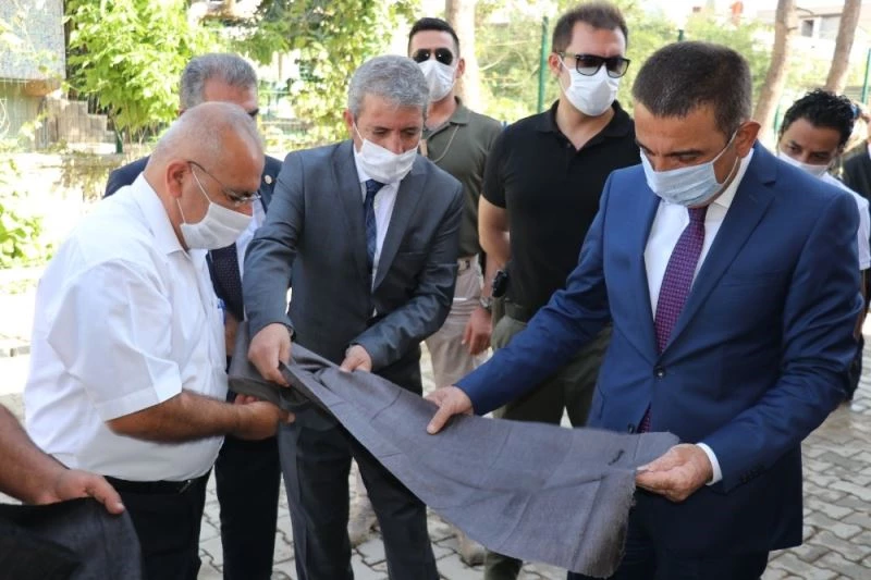 Siirt Valisi Hacıbektaşoğlu, Eruh’ta şal-şapik atölyesini gezdi
