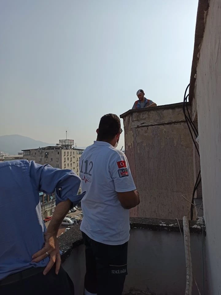 İNTİHARA TEŞEBBÜS EDEN ADAM İKNA EDİLDİ