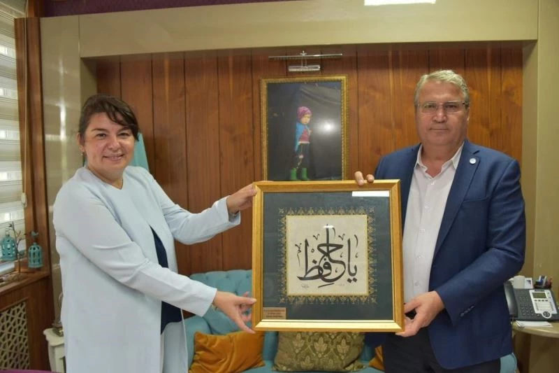 AK Parti’li İskenderoğlu Yunusemre’nin projelerini çok beğendi
