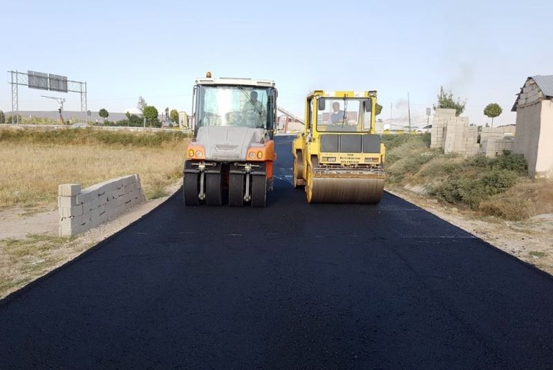 Van Büyükşehir Belediyesi Andaç Mahalle yolunu asfaltlıyor
