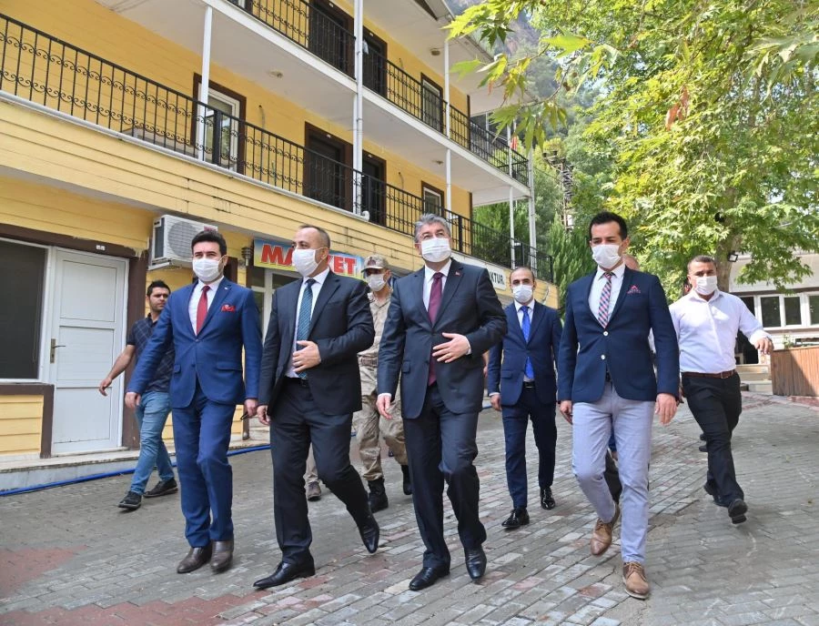 VALİ DR. YILMAZ, HARUNİYE KAPLICALARINDA İNCELEMELERDE BULUNDU