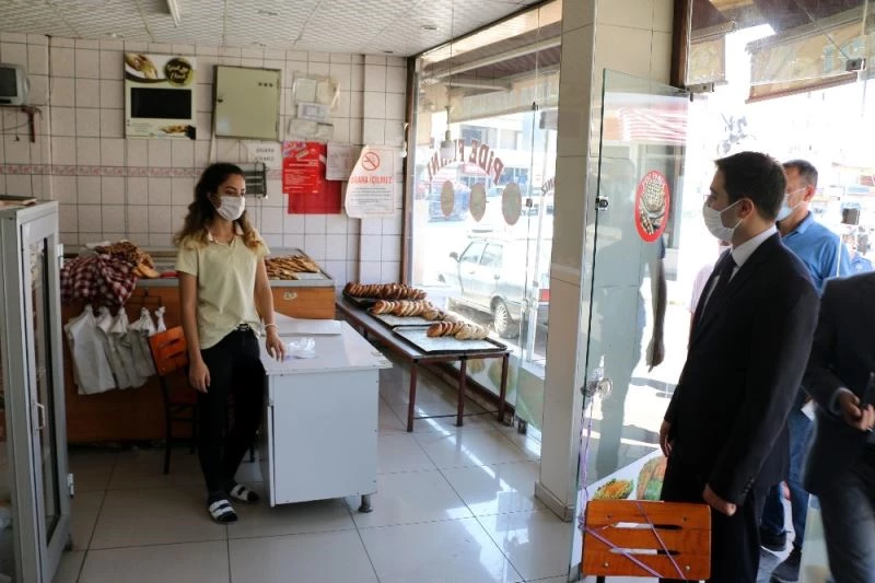 Kaymakam Öztaş, maske denetimine çıktı
