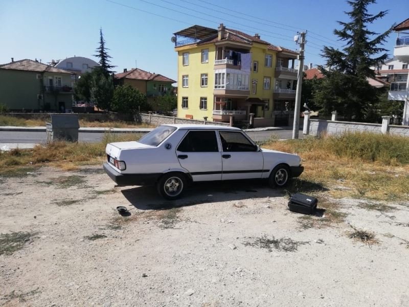 Karaman’da otomobilin hoparlör ve teybini çaldılar
